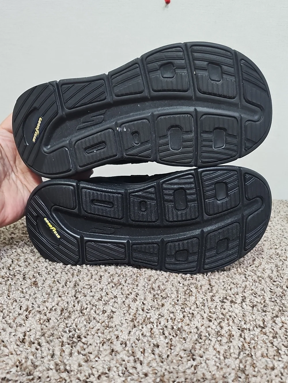 Skechers max cushion
